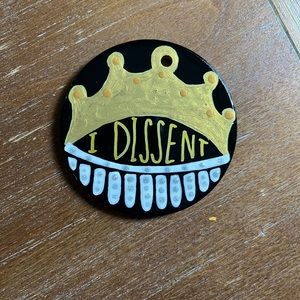 Ceramic “I Dissent” ornaments! 👑